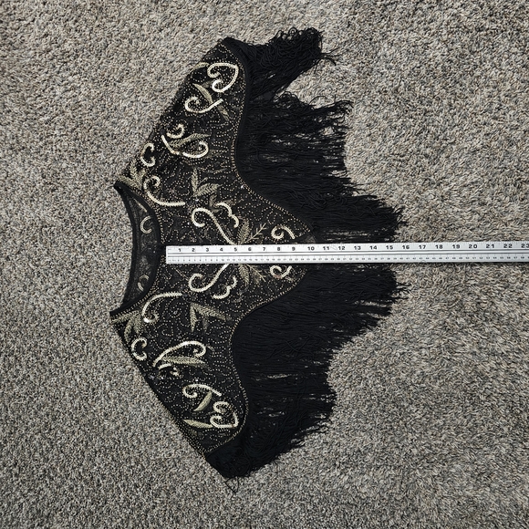 Elegant Black Cape with Gold Detailing - Picture 9 of 9